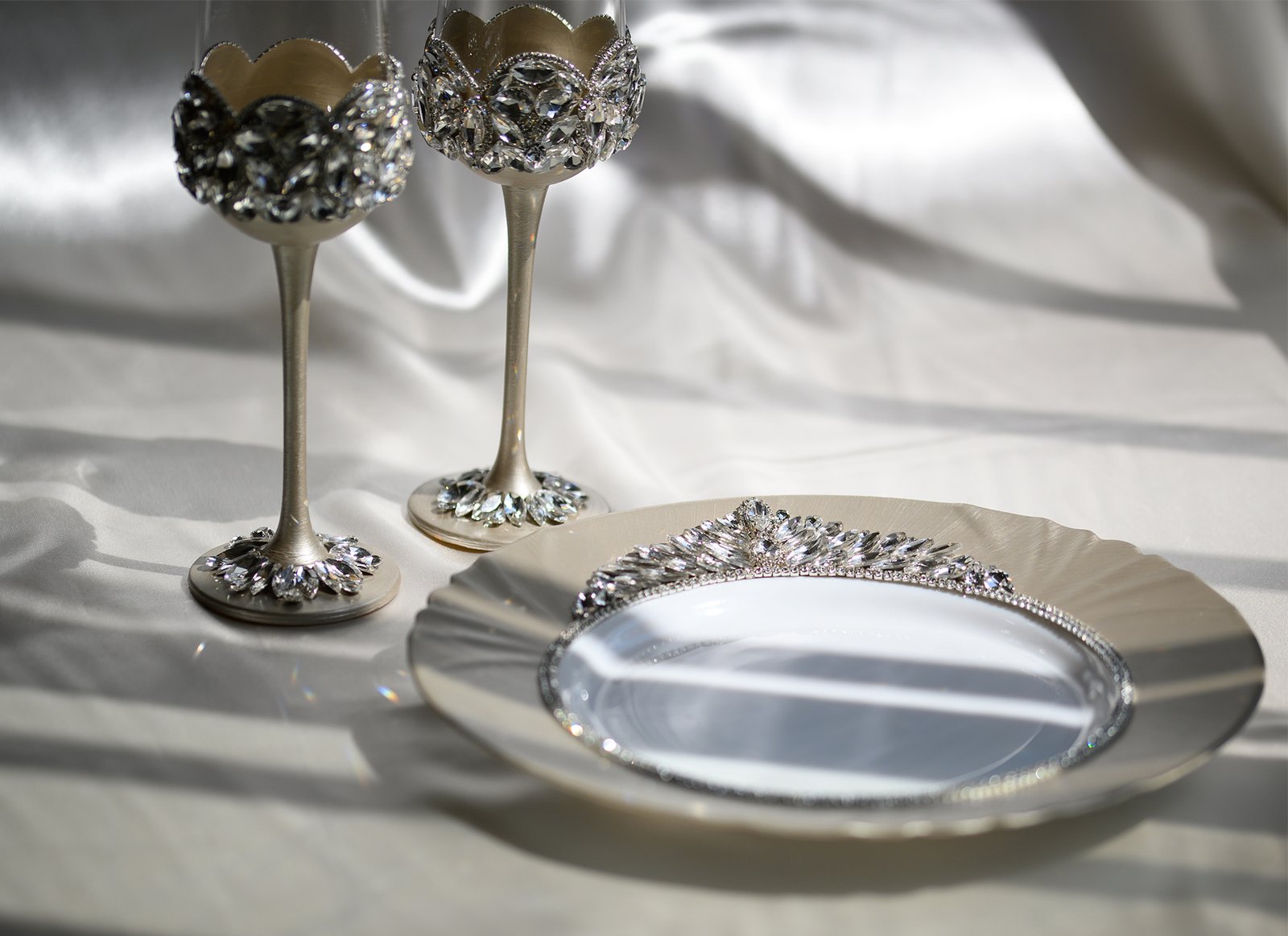 Glory Classic handcrafted luxury wedding set featuring champagne gold flutes with crystal crown rim design, crystal-embellished bases, and matching handpainted plate with floral crystal accents