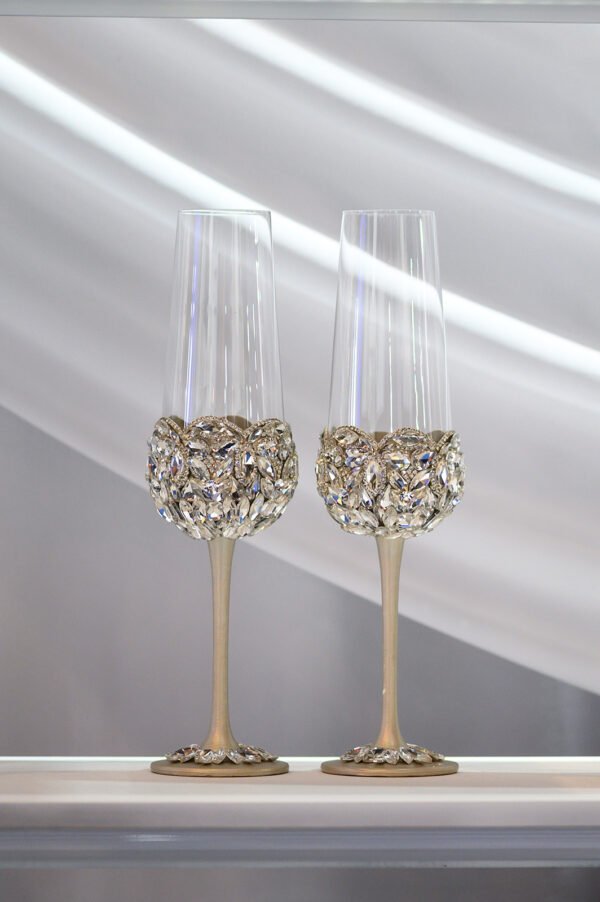 Glory Collection crystal wedding set with crown-like crystal arrangements and elegant scalloped detailing